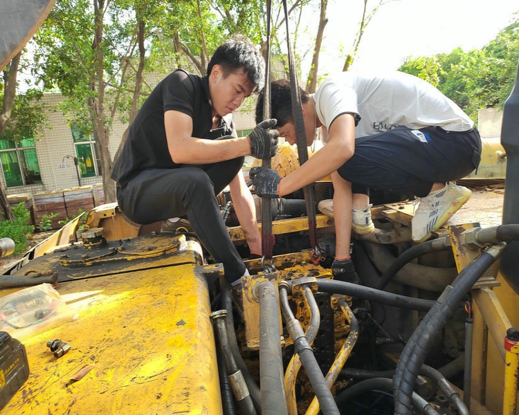 广东小松挖掘机华体会（中国）中心/小松挖掘机华体会（中国）售后