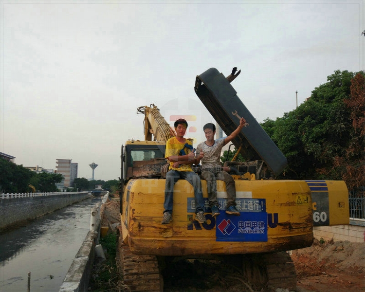 深圳挖掘机华体会（中国）中心/小松挖掘机华体会（中国）售后电话