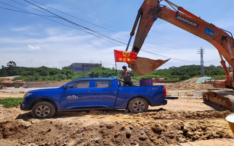广州萝岗小松200-8挖掘机华体会（中国）现场