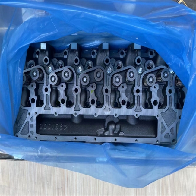 小松PC220-7/200-7/200-6/SAA6D102E发动机缸盖总成6735-11-1020/6731-11-1371